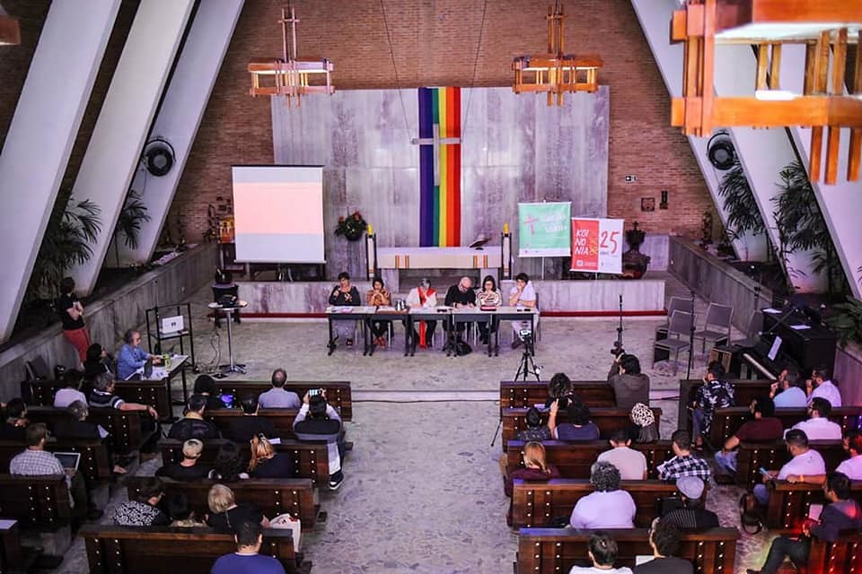 Movimentos sociais do campo e das cidades, representantes religiosos e pessoas LGBTI+ discutem fundamentalismo e exclusão em nome da religião.