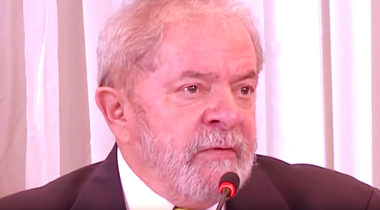 Lula fala à imprensa internacional e bomba nas redes