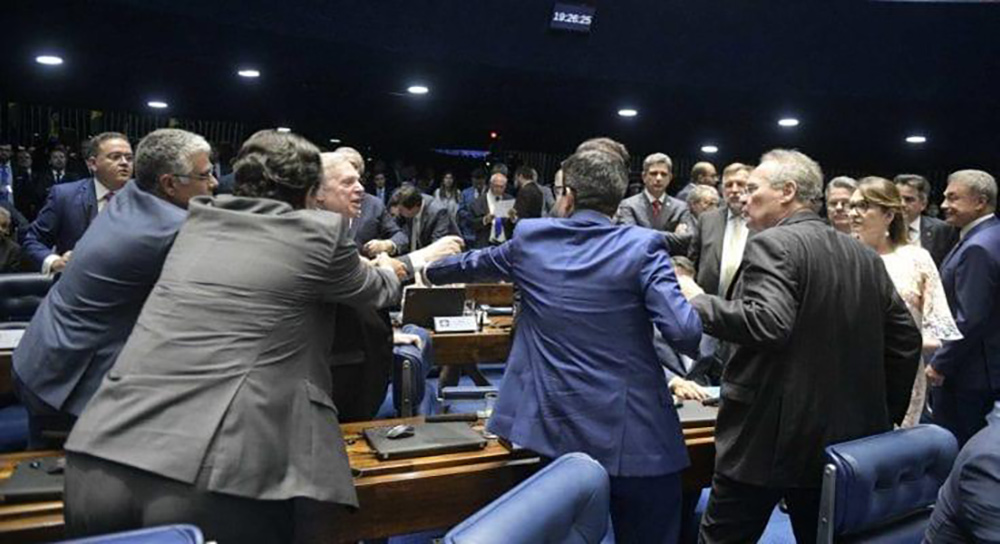 Bate-boca entre Tasso e Renan no Senado