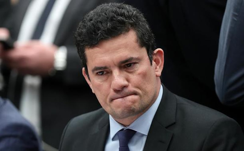 Moro é massacrado na CCJ e confirma sem querer que orientou acusação