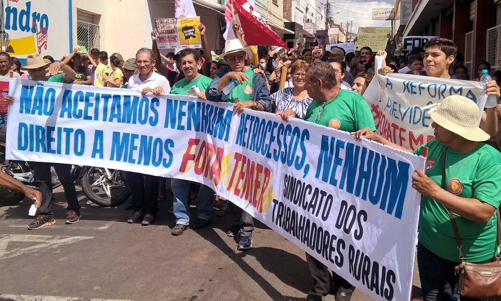 Chegou a hora dos Movimentos Sociais e de base saírem das suas caixinhas e ocuparem as ruas