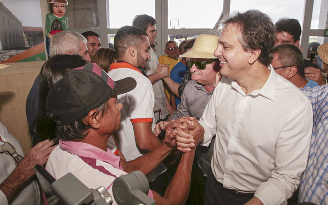 Camilo Santana inaugura reforma do aeroporto de Iguatu