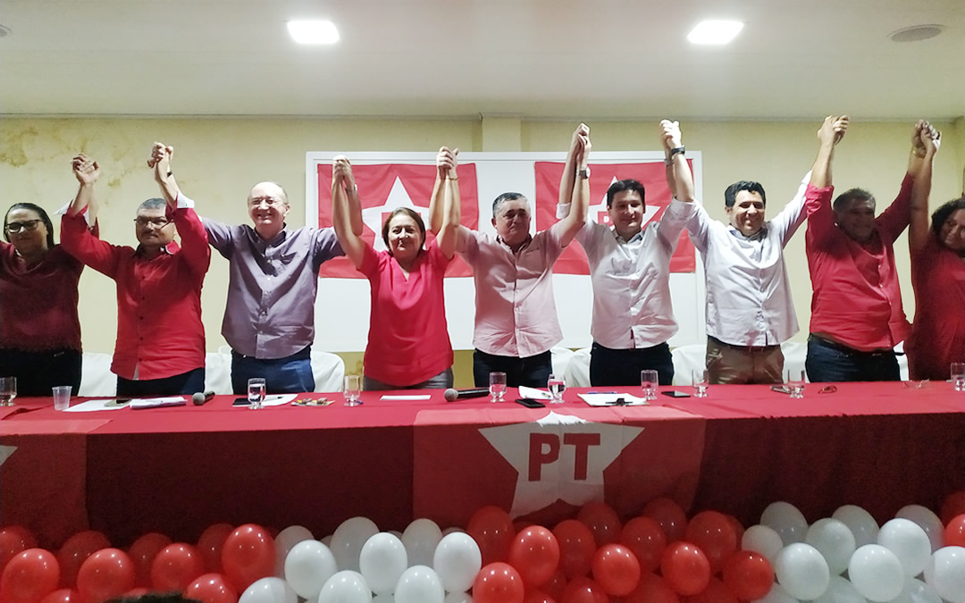 Mirian Sobreira assina sua filiação ao PT de Iguatu