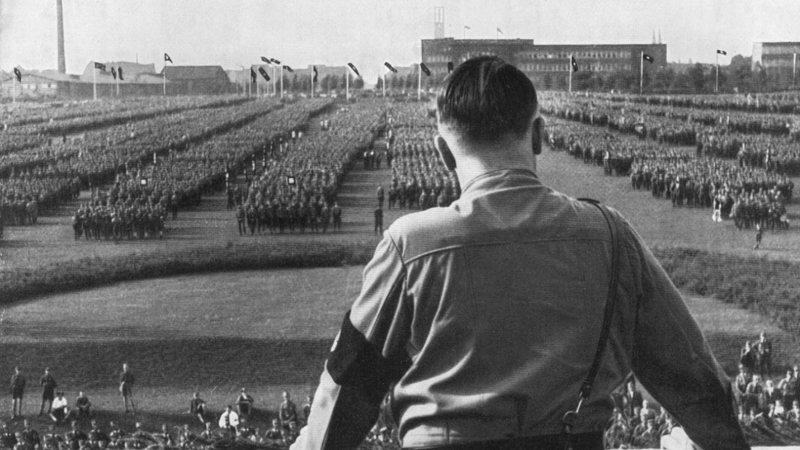 Falsas promesas, peseguições e tortura: como Adolf Hitler enganou a Alemanha