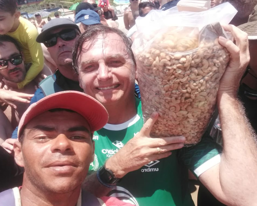 Bolsonaro segue de férias mesmo com tragédia da Bahia, saiba como doar